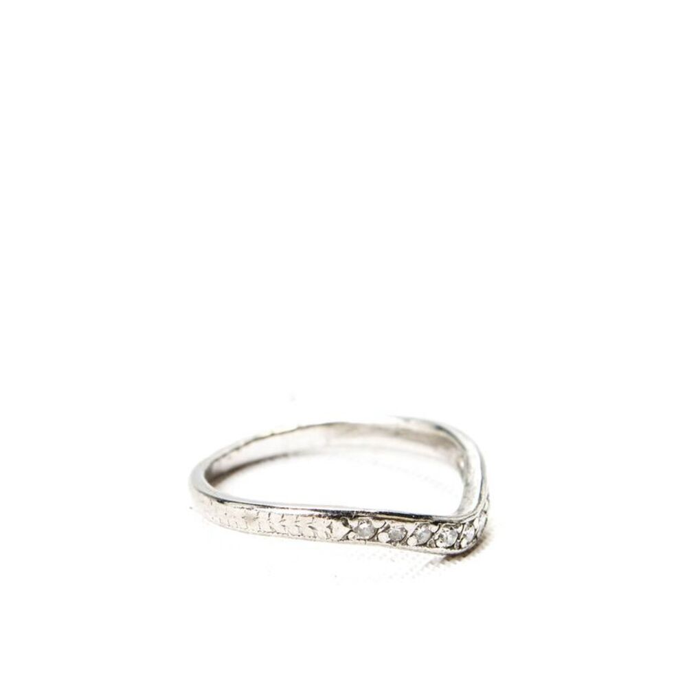 Designer Womens 900 Platinum Diamond Accent Curved Band Size 4.5 2.1g ~0.12CTW